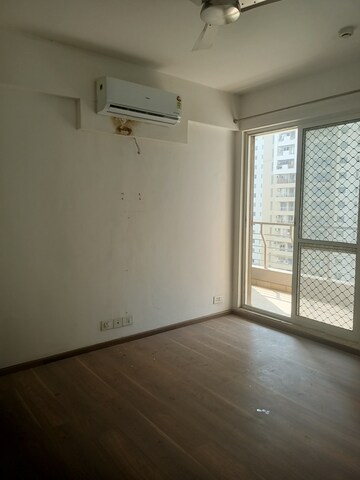 Room in 4 BHK Apartment at Lotus Panache, Sector 110 – for Rent