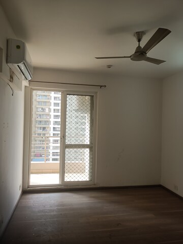 Room in 4 BHK Apartment at Lotus Panache, Sector 110 – for Rent