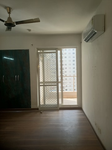 Room in 4 BHK Apartment at Lotus Panache, Sector 110 – for Rent