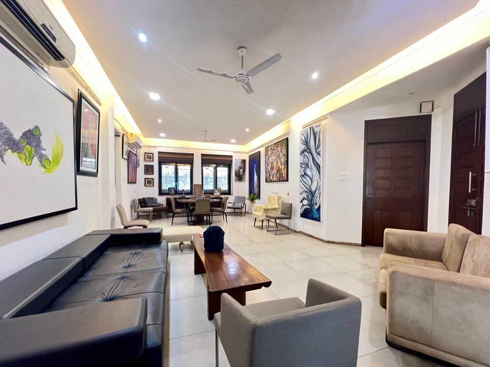 3 BHK + Servant Room Apartment For Sale in Cambridge Court 