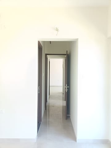 Furnished Amenities in 2 BHK Apartment at Sheth Irene, Malad West – for Rent