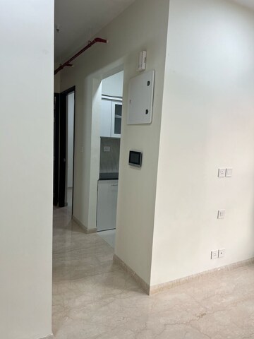Room in 2 BHK Apartment at Kalpataru Paramount, Kapur Bawdi – for Rent