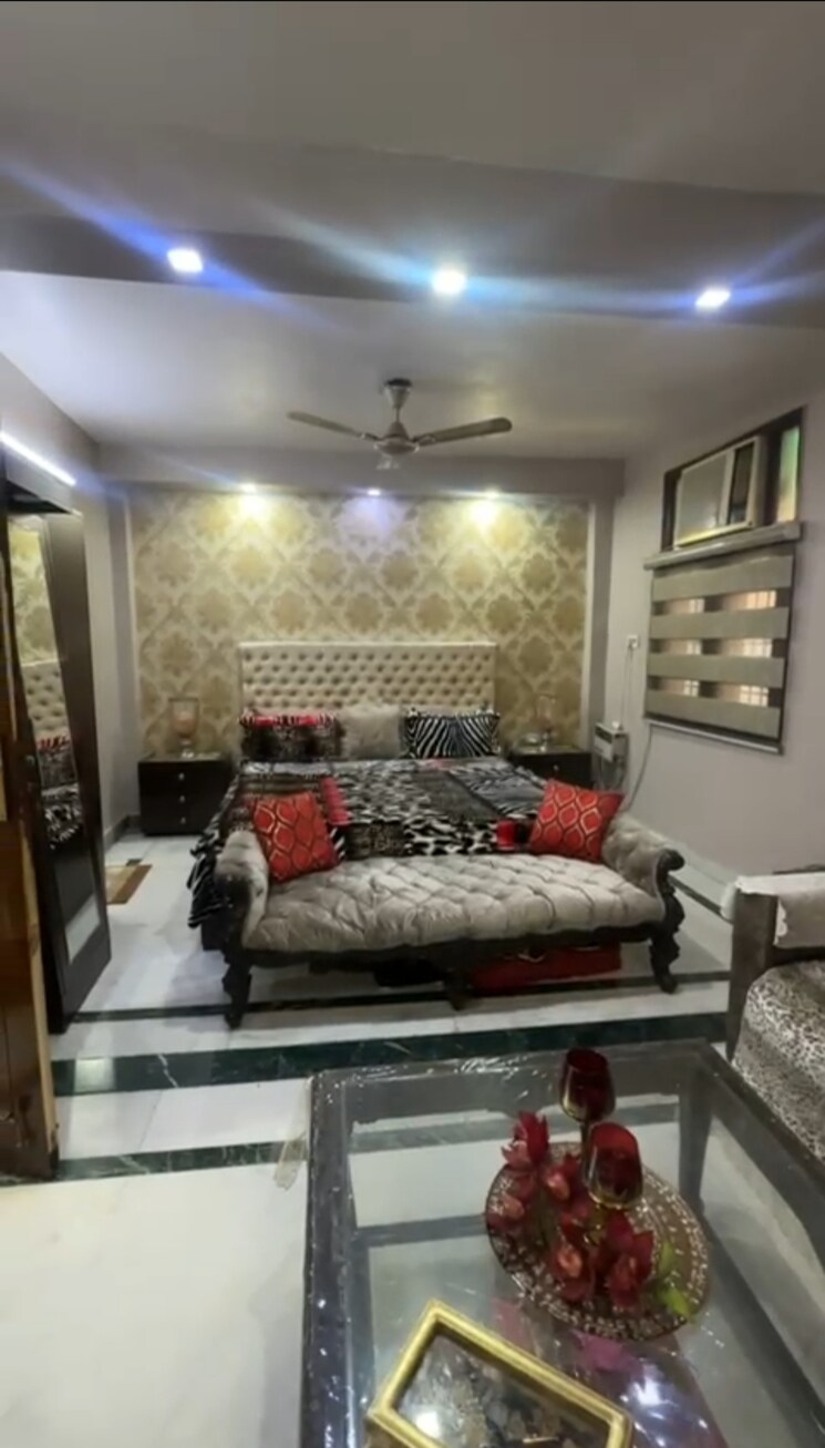 Bedroom, anand vihar 3 Bedroom 130 Sq.Yd. Builder Floor In Anand Vihar Delhi 8234615