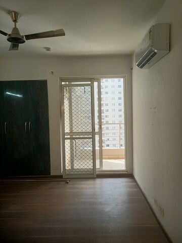 Room in 4 BHK Apartment at 3C Lotus Panache, Sector 110 – for Rent