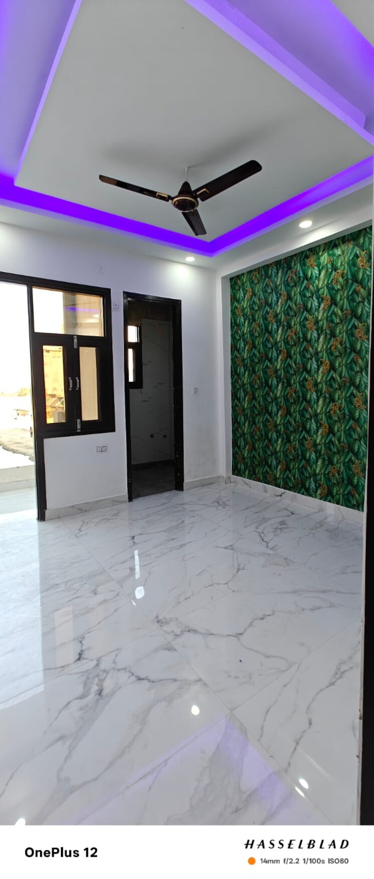 Room, sector 73 2 Bedroom 980 Sq.Ft. Builder Floor In Sector 73 Noida 8234626