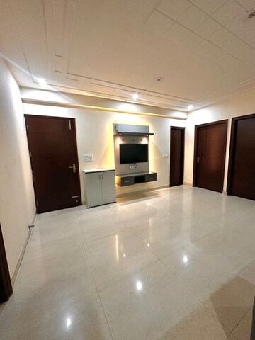 Building Lobby in 3 BHK Apartment at Ansal Sushant Lok I, Sector 43 – for Rent