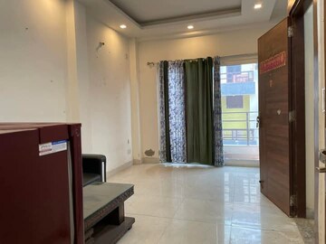 Living Room in 1 BHK Builder Floor at Ansal Sushant Lok I, Sector 43 – for Rent