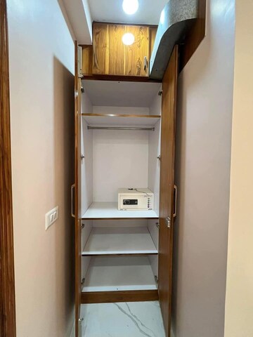 Furnished Amenities in 2 BHK Builder Floor at Lajpat Nagar – for Rent
