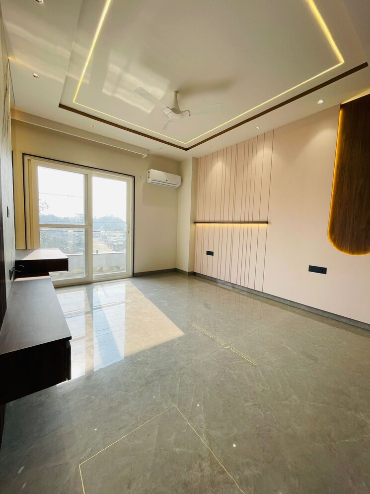 Living Room, the-images-floors 3 Bedroom 2000 Sq.Ft. Builder Floor In Sector 51 Gurgaon 8234784