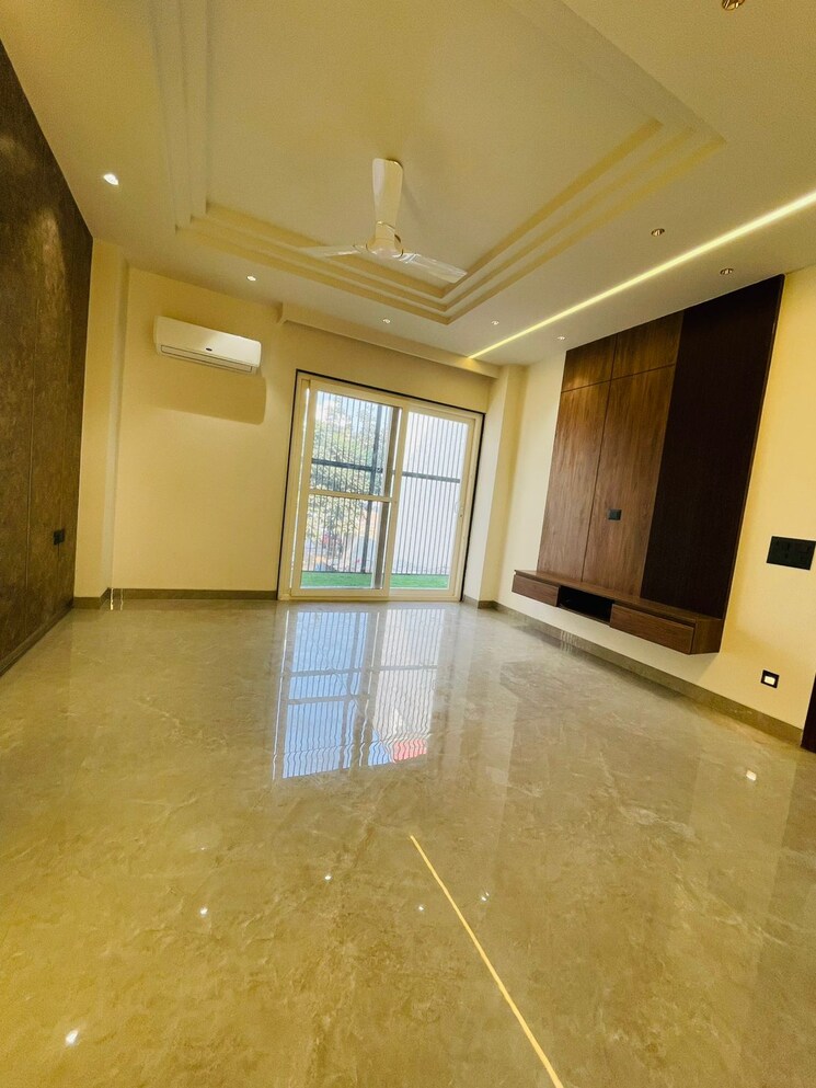 Room, the-images-floors 3 Bedroom 2000 Sq.Ft. Builder Floor In Sector 51 Gurgaon 8234784