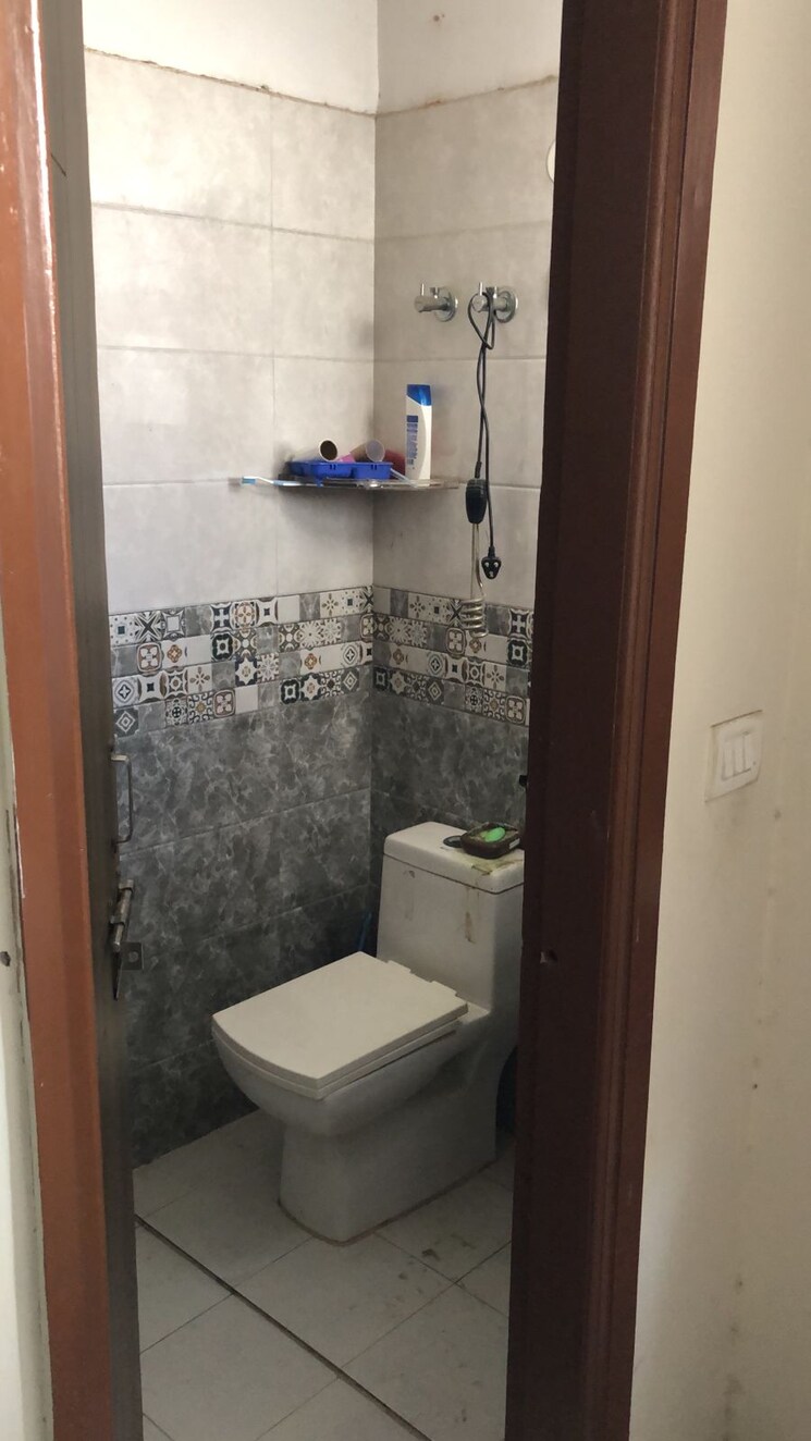 Bathroom, sector 40 2 Bedroom 3000 Sq.Ft. Builder Floor In Sector 40 Gurgaon 8234824