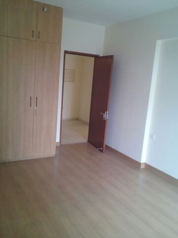 Bedroom in 4 BHK Apartment at DLF Windsor Court, Dlf Phase iv – for Rent