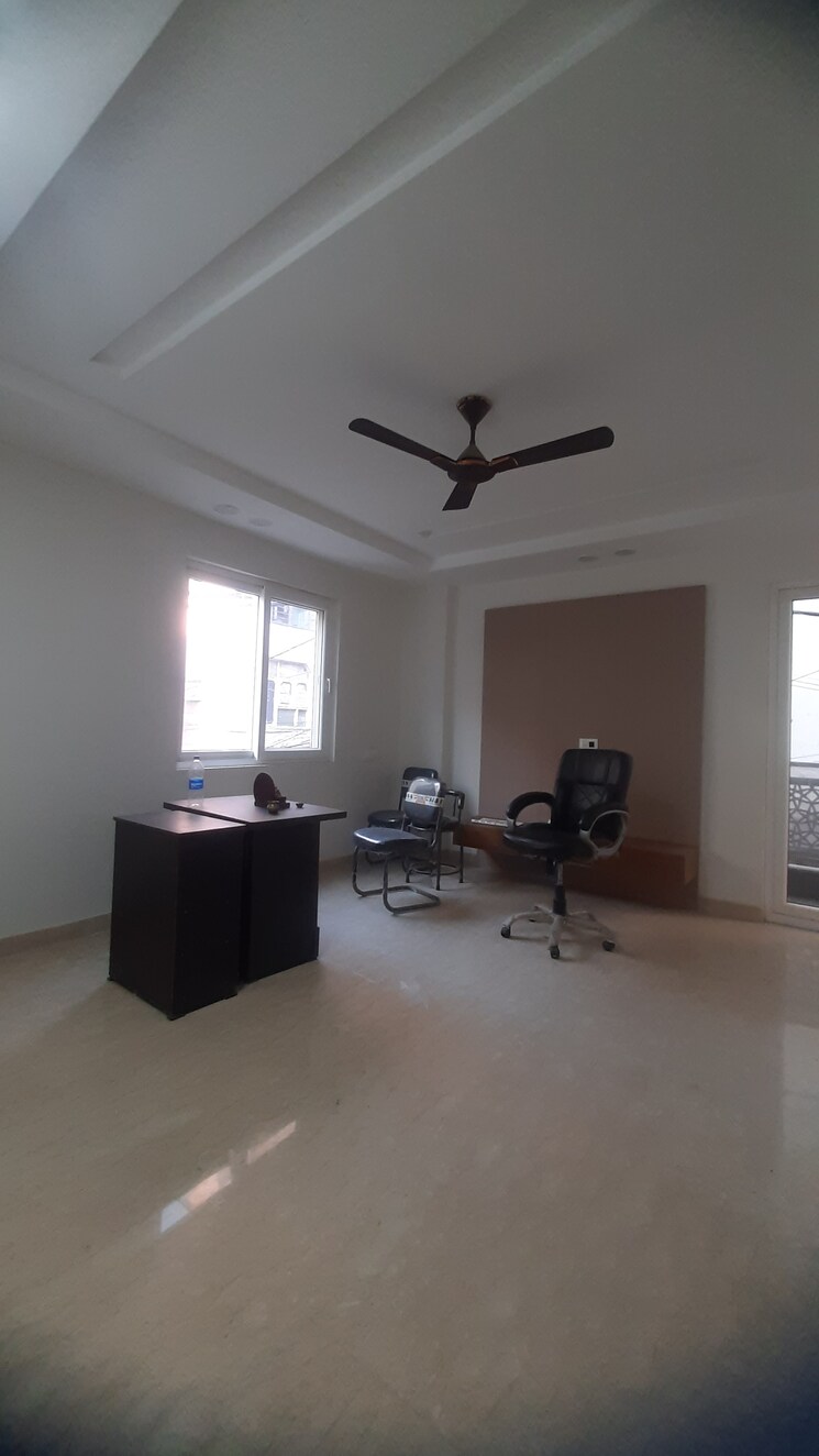 undefined, hari nagar 4 Bedroom 220 Sq.Yd. Builder Floor In Hari Nagar Delhi 8235097