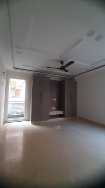 Furnished Amenities in 4 BHK Builder Floor at Hari Nagar – for Sale