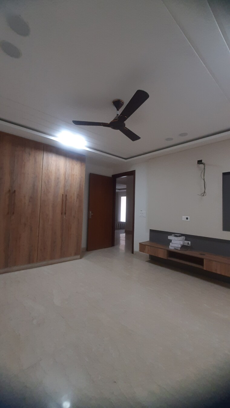 undefined, hari nagar 4 Bedroom 220 Sq.Yd. Builder Floor In Hari Nagar Delhi 8235097