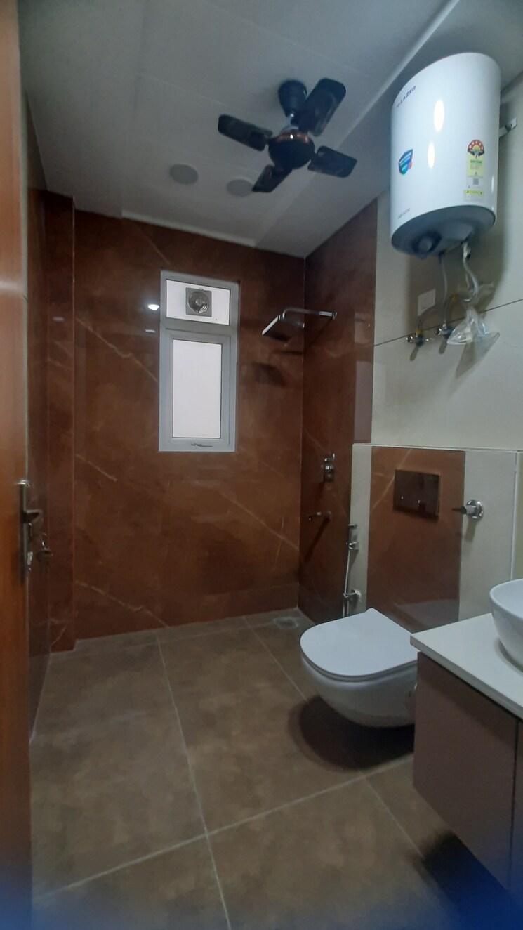 Kitchen, hari nagar 4 Bedroom 220 Sq.Yd. Builder Floor In Hari Nagar Delhi 8235097