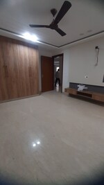 4 BHK + Servant Room 220 Sq.Yd. Builder Floor in Hari Nagar