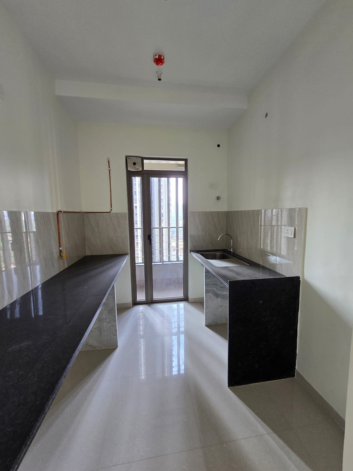 2 BHK Apartment For Sale in Kalpataru Paramount