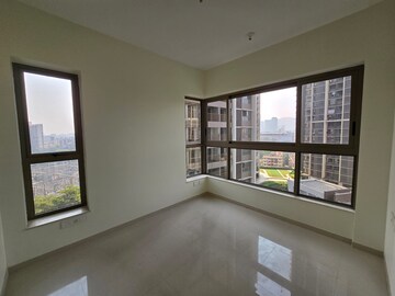 Room in 2 BHK Apartment at Kalpataru Paramount, Kapur Bawdi – for Sale