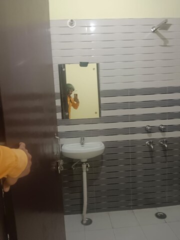 Bathroom in 2 BHK Builder Floor at Sector 40 – for Rent