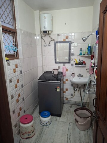 Team Area in 2 BHK Apartment at Sector 52 – for Rent