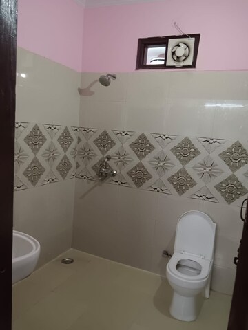 Bathroom in 2 BHK Builder Floor at Sector 39 – for Rent