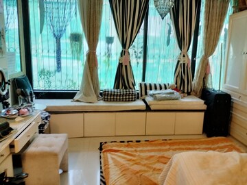 Bedroom in 2 BHK Apartment at Bandra West – for Rent