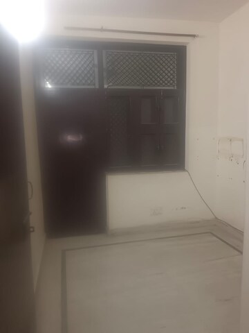Room in 2 BHK Builder Floor at Sector 39 – for Rent