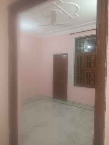 Room in 2 BHK Builder Floor at Sector 39 – for Rent
