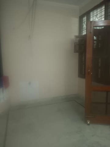 Room in 2 BHK Builder Floor at Sector 39 – for Rent