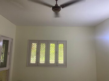 Room in 2 BHK Apartment at Mayur Vihar Phase 1 – for Rent