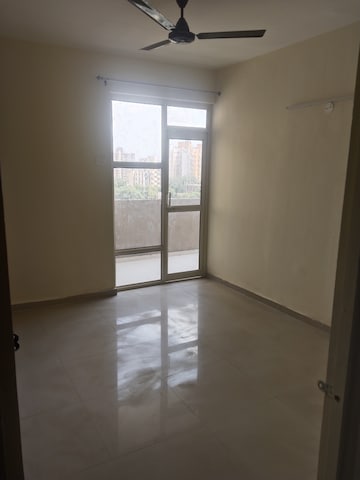 Room in 2 BHK Apartment at Pyramid Elite, Sector 86 – for Rent