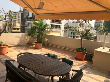 Team Area in 3 BHK Apartment at Sudhama Niwas, Khar West – for Sale