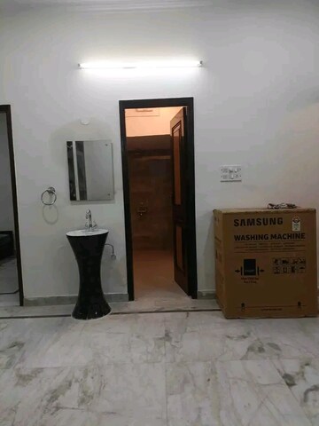 Room in 2 BHK Builder Floor at Super Mart 1, Sector 27 – for Rent