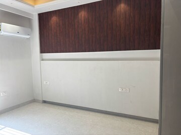 Bedroom in 3 BHK Builder Floor at Dlf Phase I – for Sale