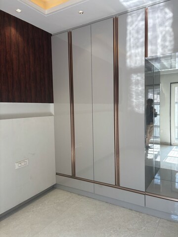 Bedroom in 3 BHK Builder Floor at Dlf Phase I – for Sale