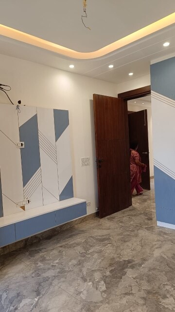 Building Lobby in 3 BHK Builder Floor at Paschim Vihar – for Rent