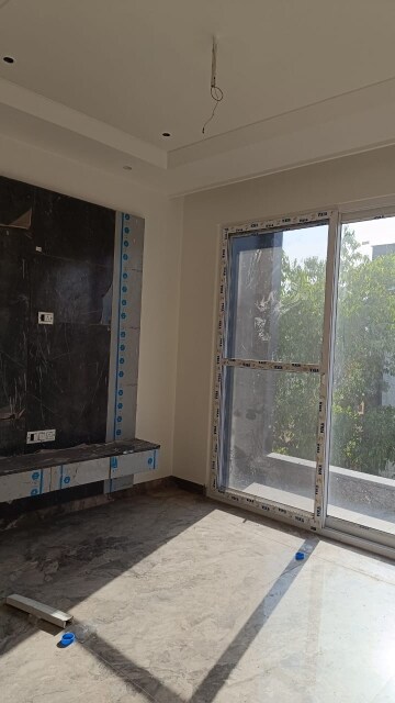 Room in 3 BHK Builder Floor at Paschim Vihar – for Rent