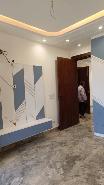 Building Lobby in 3 BHK Builder Floor at Paschim Vihar – for Rent