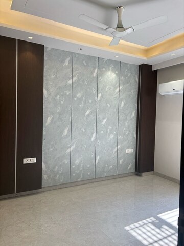 Bedroom in 3 BHK Builder Floor at Dlf Phase I – for Sale