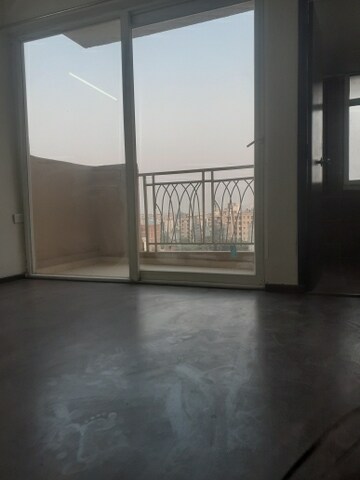 Room in 2 BHK Apartment at Mahagun Mywoods, Sector 16c Greater Noida – for Rent