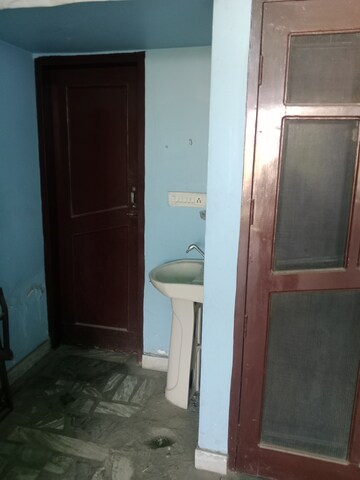 Room in 1 BHK Builder Floor at Sector 18 – for Rent
