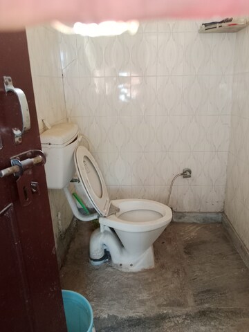 Bathroom in 1 BHK Builder Floor at Sector 18 – for Rent