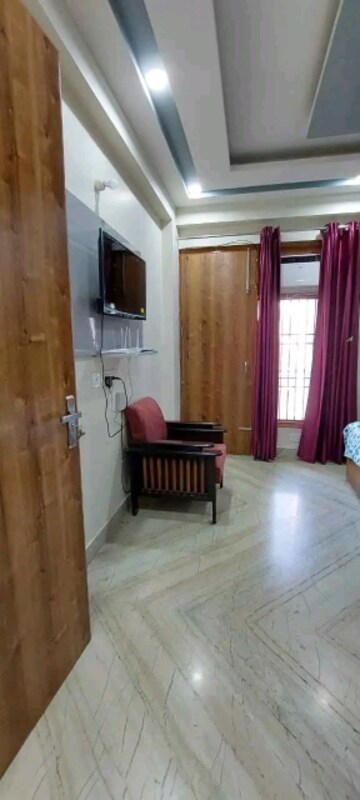 Living Room in 2 BHK Builder Floor at Ansal Sushant Lok I, Sector 43 – for Rent