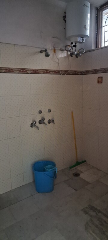Bathroom in 3 BHK Independent House at Gomti Nagar – for Rent