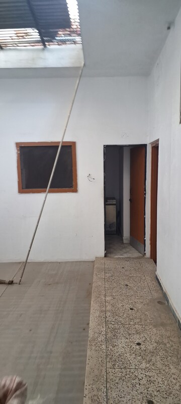 Room in 3 BHK Independent House at Gomti Nagar – for Rent