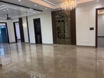 Room in 4 BHK Builder Floor at Sector 57 – for Sale