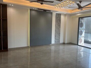 Room in 4 BHK Builder Floor at Sector 57 – for Sale