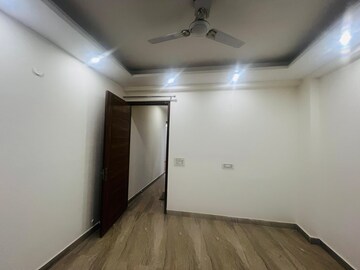 Room in 3 BHK Apartment at Chattarpur – for Rent