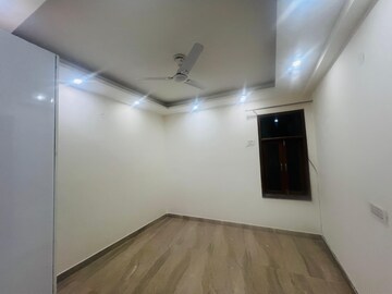 Room in 3 BHK Apartment at Chattarpur – for Rent